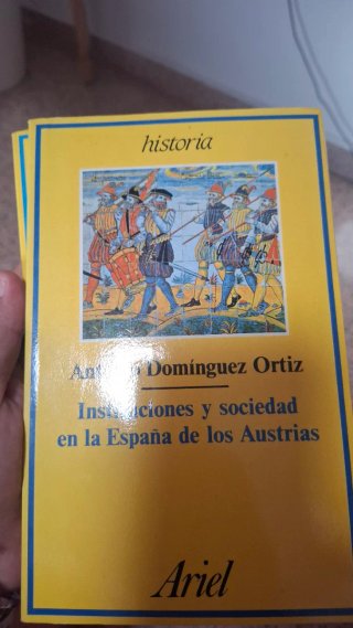 Lote de dos libros de historia.