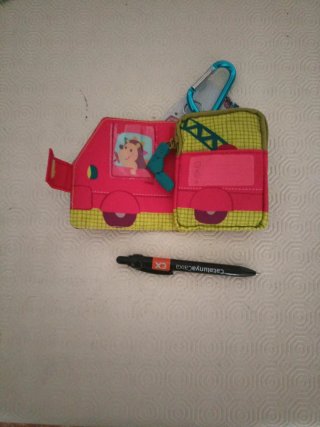 Cartera infantil con llavero