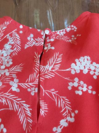 Blusa KAREN MILLEN roja y blanca.