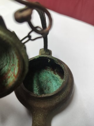 Lampada ad olio antica in bronzo