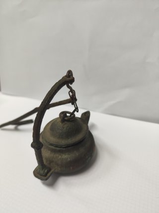Lampada ad olio antica in bronzo