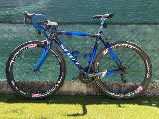 Bicicleta de carretera Scott azul