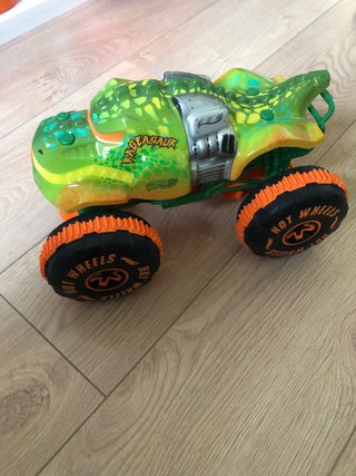 Coche teledirigido Hot Wheels Rageosaur