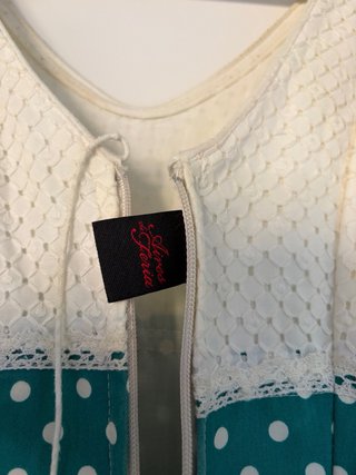Vestido de flamenca verde con lunares blancos