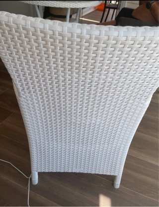 Silla de jardín de plástico blanca
