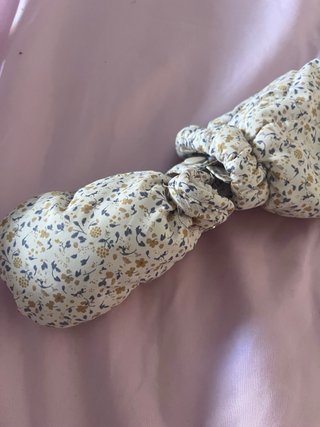 Buzo Zara floral con capucha