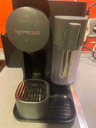 Cafetera Nespresso Negra