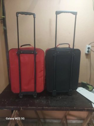 Maletas de viaje Veliz negra y roja