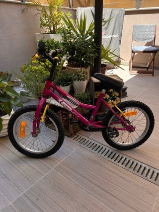 Bicicleta infantil rosa < 6 años