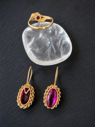 Set de pendientes y anillo de oro con rubí – joyer