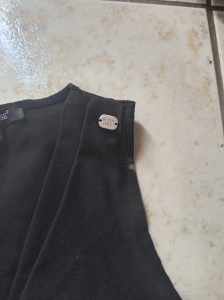 Abitino nero con nodo