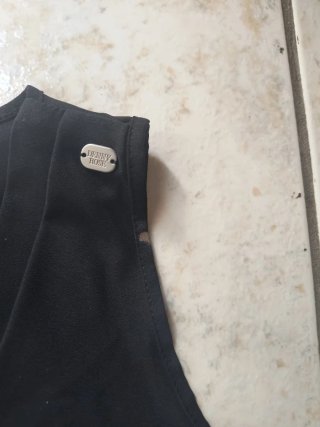 Abitino nero con nodo