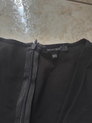 Abitino nero con nodo