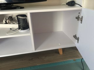 Mueble TV blanco y madera