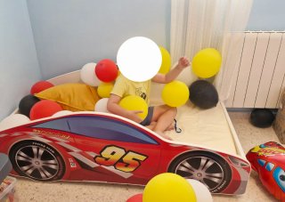 Cama infantil coche de carreras con. Colchón