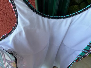 Bañador estampado con cadenas doradas