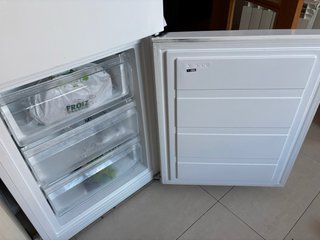Cocina completa de madera (falsa) y mármol. REGALO