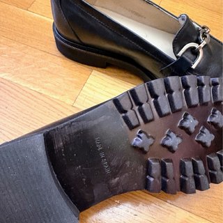 Mocasines negros con cadena