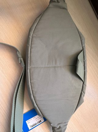 Riñonera Adidas verde pastel nueva