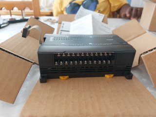 OMRON CP1W-40EDR Módulo Expansión I/O