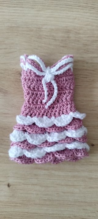 Vestido crochet rosa y blanco para Barbie