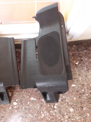 Bandeja trasera con altavoces de origen seat TDI