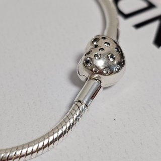 Pulsera Pandora 19cm con charms y caja