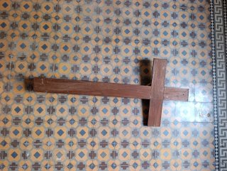 Crucifijo antiguo madera y metal