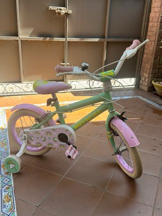 Bicicleta infantil rosa y verde