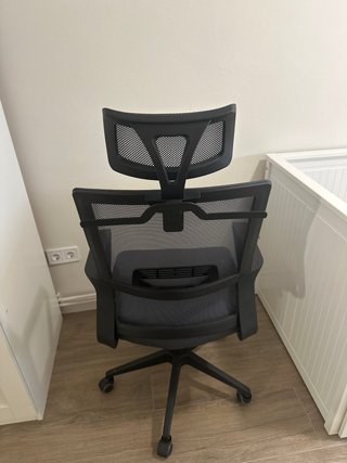 Silla de oficina ergonómica negra
