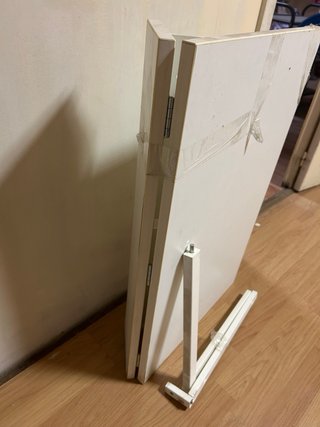 Mesa plegable de madera blanca