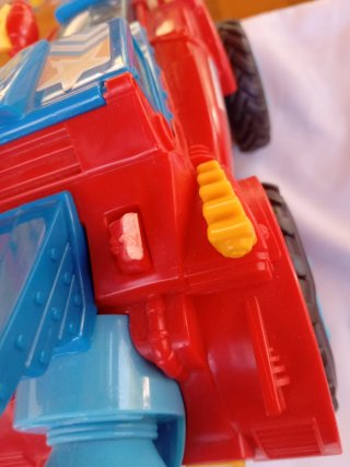 Coche Super Dinky con trampilla