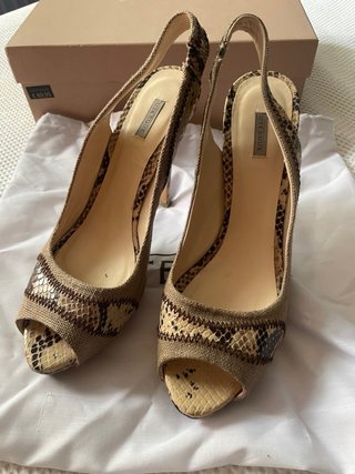 Zapato Peep Toe Uterqüe Beige y Marrón