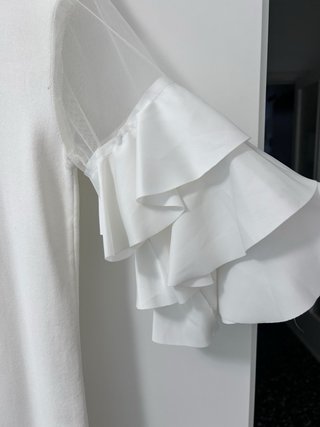 Vestito Paperplace bianco con maniche a volant
