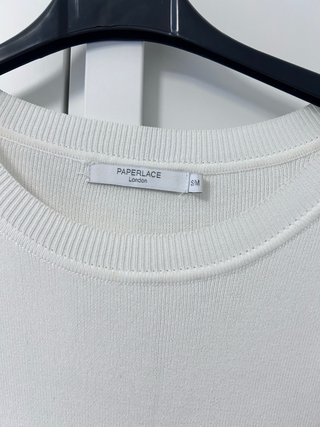 Vestito Paperplace bianco con maniche a volant