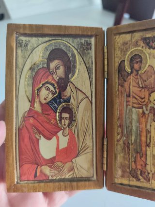 Tríptico y Capilla Virgen Religiosa