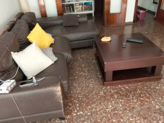 Sofá y mesa de centro marrón "regalo"
