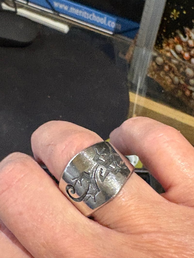 Anillo de plata con diseño de lagarto