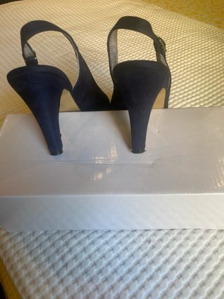 Zapatos de salón azul destalonados