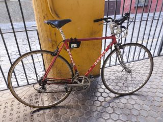 Bicicleta de carretera Razesa Roja