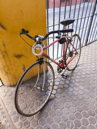 Bicicleta de carretera Razesa Roja