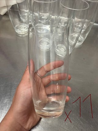 Juego de copas y vasos de cristal