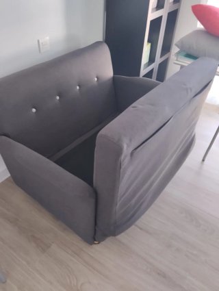 Sofá cama gris y rojo