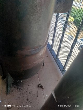 Estufa de leña metálica con accesorios y horno