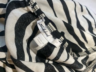 Vestido estampado cebra