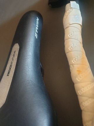 Kit manubrio e sella bici da corsa