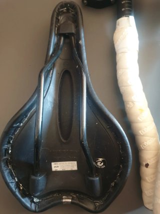 Kit manubrio e sella bici da corsa