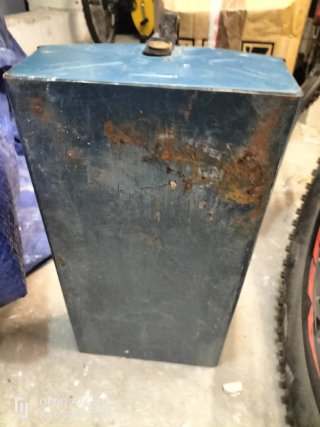 Caja de herramientas metálica azul
