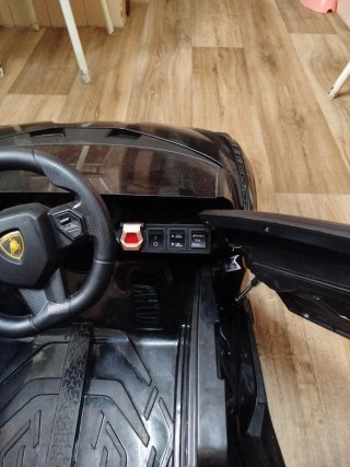 Coche eléctrico niños con cargador y mando