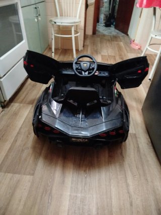 Coche eléctrico niños con cargador y mando